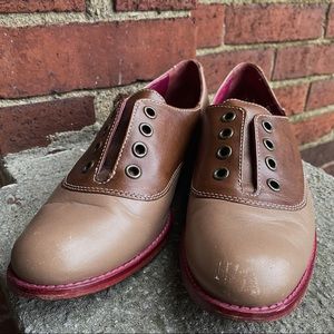 Rare Cole Haan Slip On Leather Two-Toned Saddle Shoe w Magenta Soles